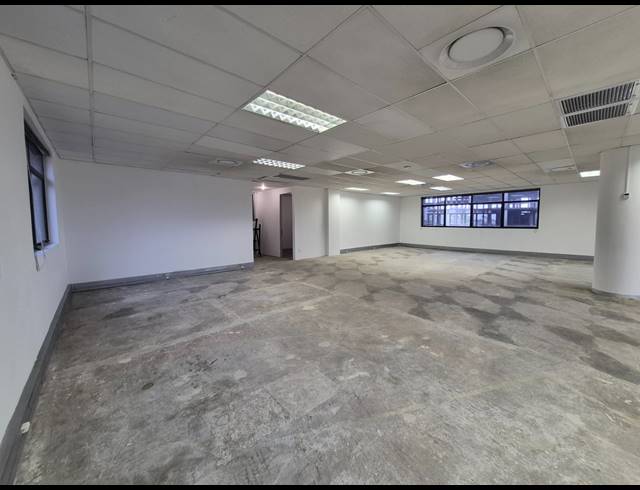330M² OFFICE TO LET IN SUNNINGHILL